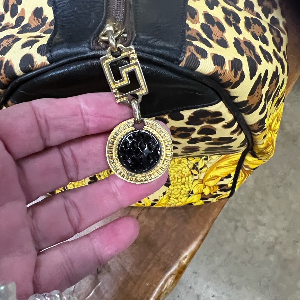 Gianni Versace Leopard Print Handbag with Black Accents - Picture 3 of 15
